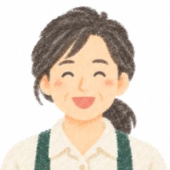 エプロン姿のお店の女性の、笑顔